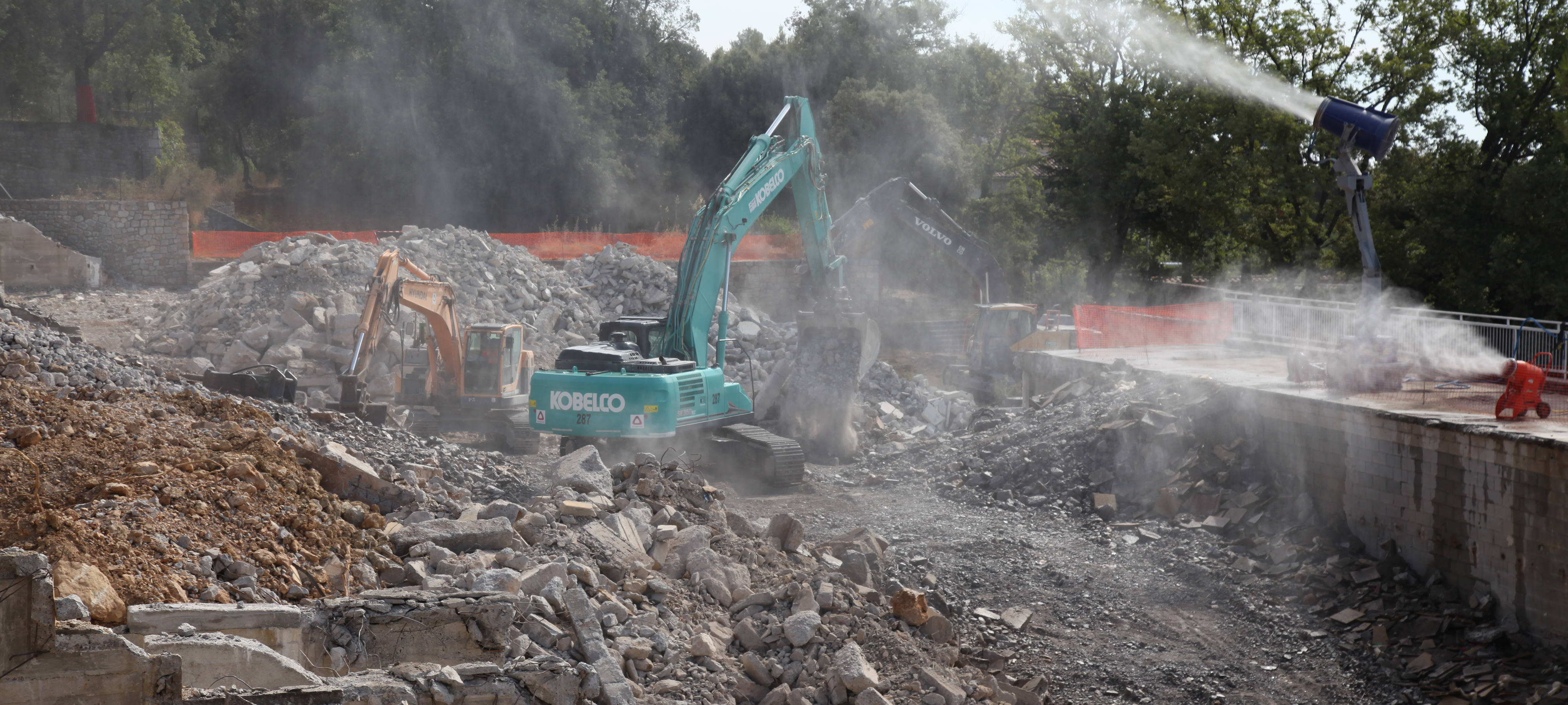 DÉMOLITION (JUILLET-AOÛT)