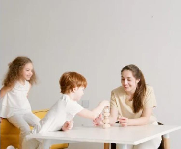  Il s’agit du Programme de Soutien aux Familles et à la Parentalité (PSFP), destiné aux familles ayant des enfants âgés de 3 à 6 ans, résidant à Pégomas et Auribeau.
